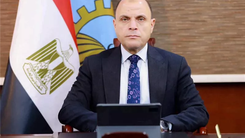 محافظ الغربية يوجّه بسرعة إصدار تراخيص البناء بالعزب المعتمدة 