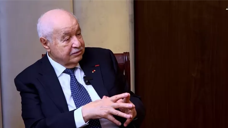 طلال أبو غزالة: زوجتي لا تجاملني.. ونقدها كان سببا في نجاحي