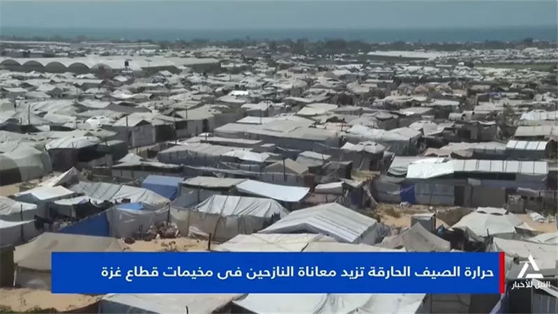 فيديو.. حرارة الصيف الحارقة تزيد معاناة النازحين فى مخيمات قطاع غزة