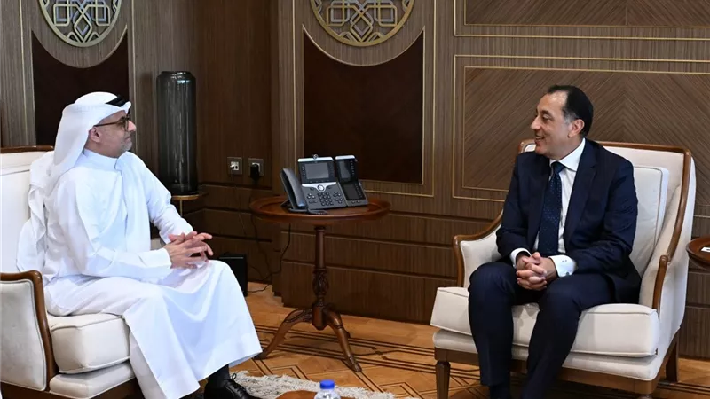 رئيس الوزراء يتابع مع 