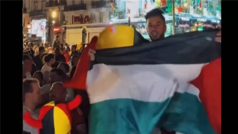 جماهير بلجيكا ترفع العلم الفلسطيني.. ووزير الخارجية يتجهز للاعتراف بها 