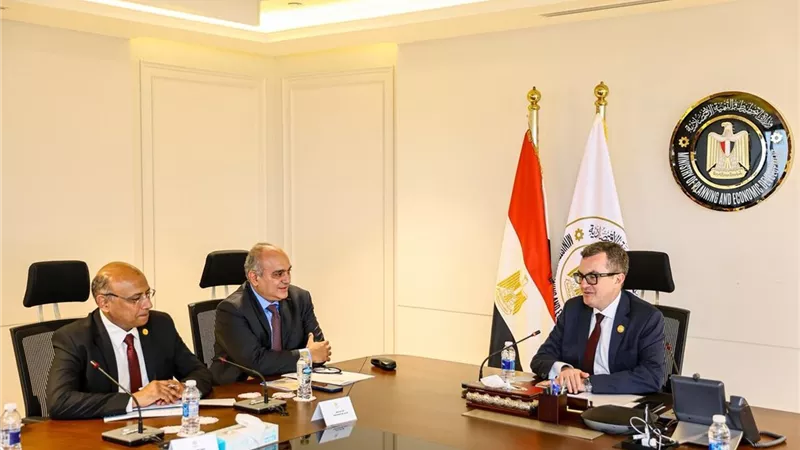  وزير التخطيط يبحث مستجدات تطبيق 