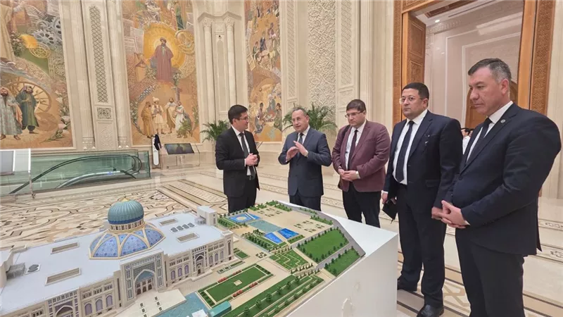 وزير التعليم العالي يناقش إنشاء مراكز تميز في مجالات الطب والتكنولوجيا 