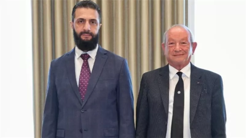 بين انفجارات دمشق وزيارة ماكرون.. هل تسرع ساويرس في قرار الاستثمار بسوريا؟