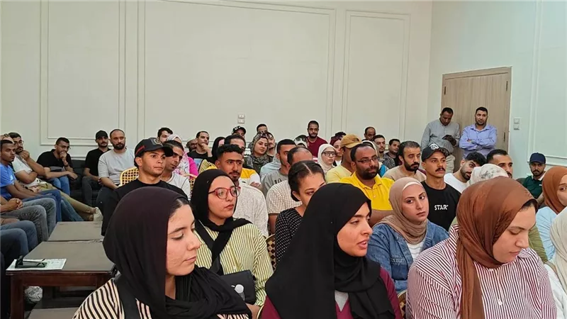 محافظ الإسماعيلية يتابع المقابلات لـ ١٢٨ شابًا وفتاة للعمل بإحدى الشركات