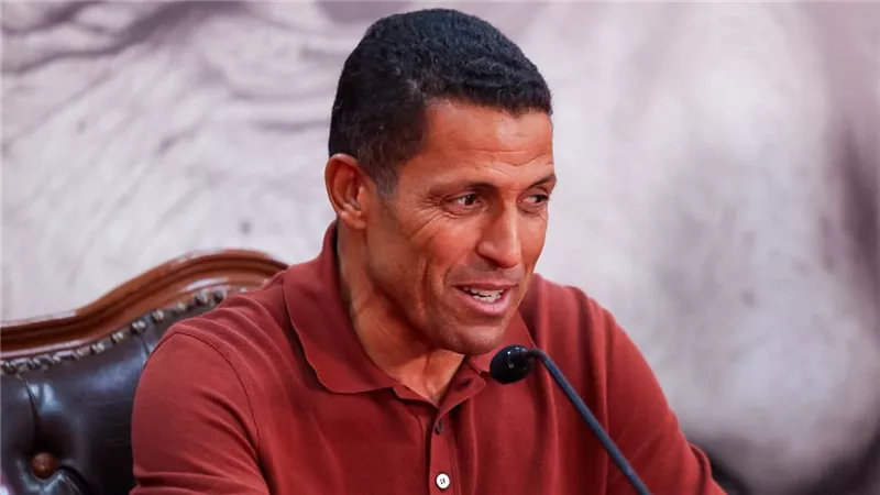 عموتة يطلب من الأهلي تجميد صفقتي طارق علاء وأحمد هاني