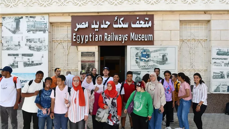 متحف السكة الحديد يستقبل شبابًا وذوي الهمم ضمن «أتوبيس الفن الجميل»