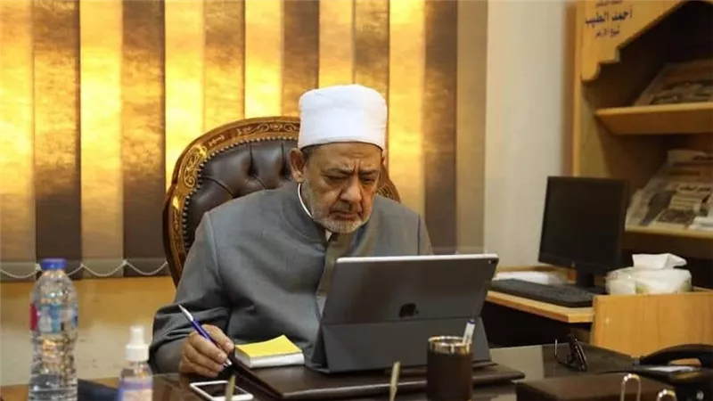 رئيس وزراء ماليزيا: الإمام الأكبر نموذج عالمي وصوت راسخ للاعتدال والحوار