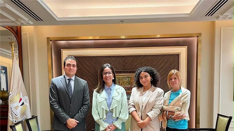 وزيرة الثقافة تستقبل وفد 