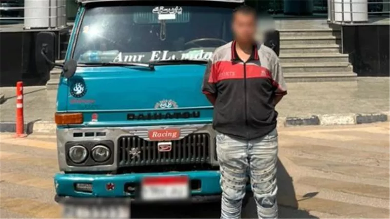 القبض على سائق سار عكس الاتجاه ولوح بإشارة خادشة للحياء في الجيزة