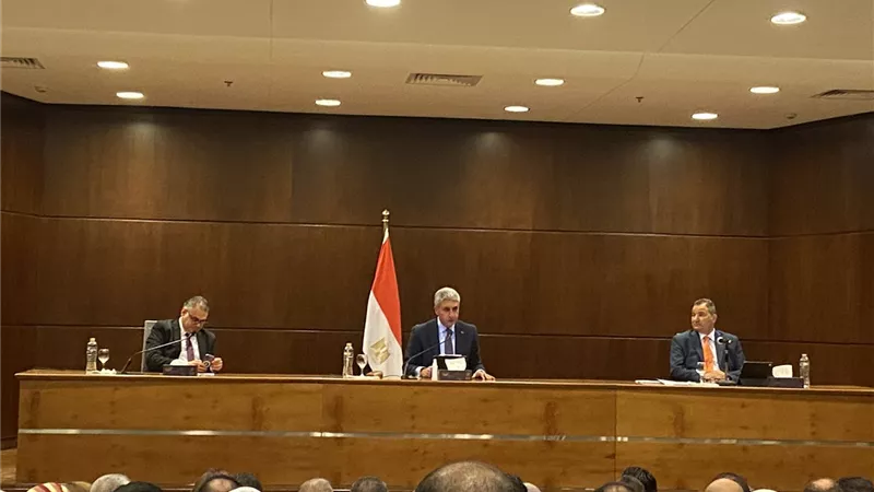 إلغاء تراخيص 8  ..  وزير السياحة: معاقبة 66 شركة بعد مخالفات بموسم العمرة