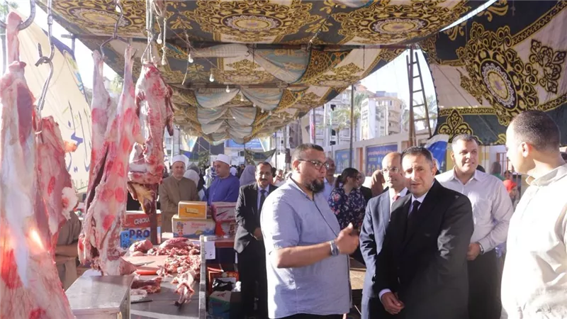 محافظ دمياط يفتتح مهرجان التسوق المجاني للأيتام في دمياط الجديدة 