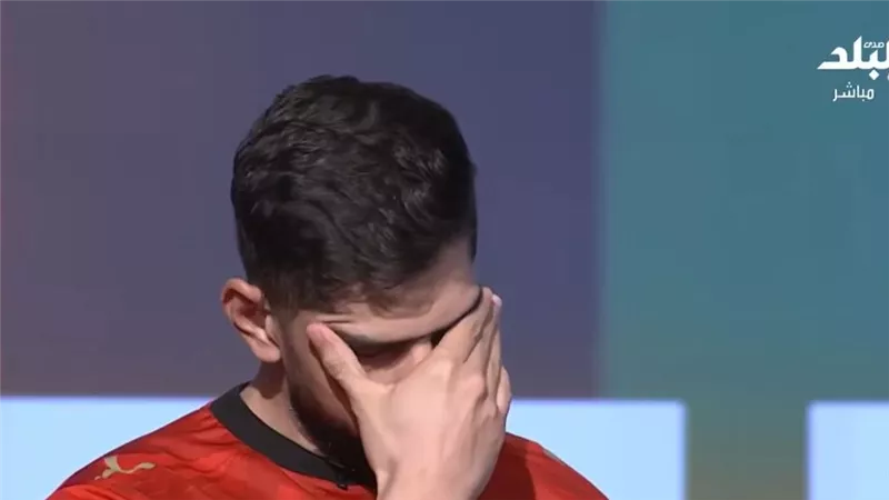 محمد أضا يبكي على الهواء حزنا على خسارة مصر أمام الأرجنتين بكأس العالم