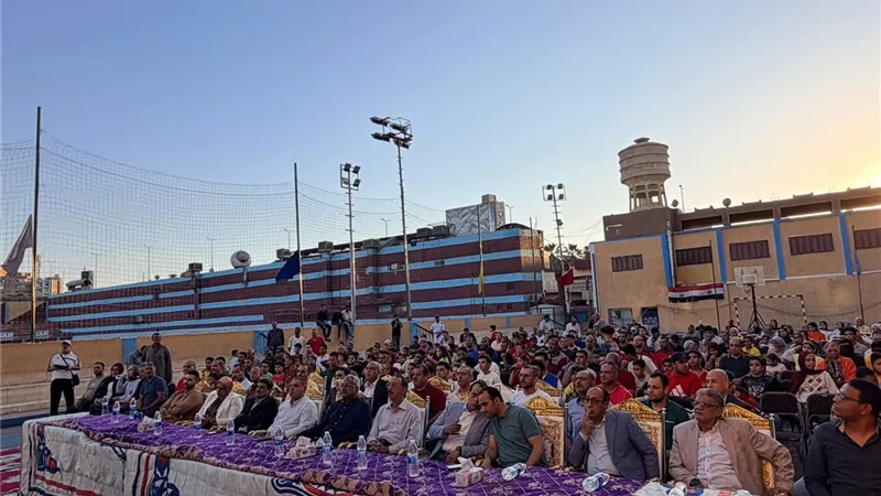 محافظ سوهاج يشاهد لقاء منتخب مصر والأرجنتين بمركز شباب مدينة سوهاج