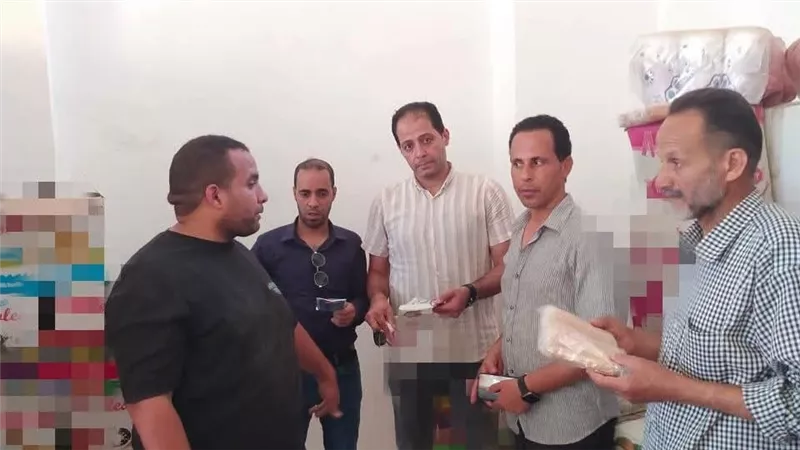 ضبط 2230 عبوة وقطعة مواد غذائية منتهية الصلاحية  خلال حملة تموينية بالبحيرة