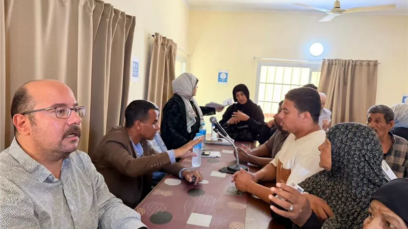 رئيس حي الأربعين يواصل لقاءاته الجماهيرية ويوجه بحل شكاوى المواطنين ميدانيا