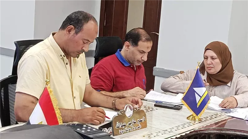 رئيس مدينة دمياط يعقد اللقاء الجماهيري الأسبوعي لبحث شكاوى المواطنين