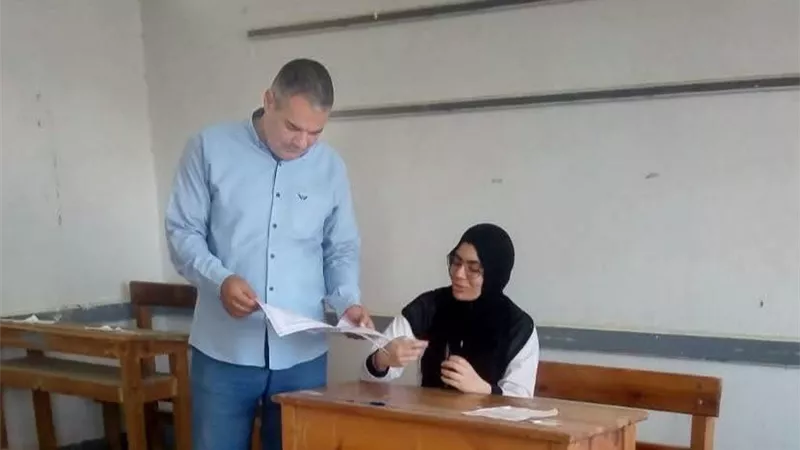 بدون شكاوي.. مدير عام التدريب التربوي بالأزهر يتابع ختام امتحانات القسم العلمي