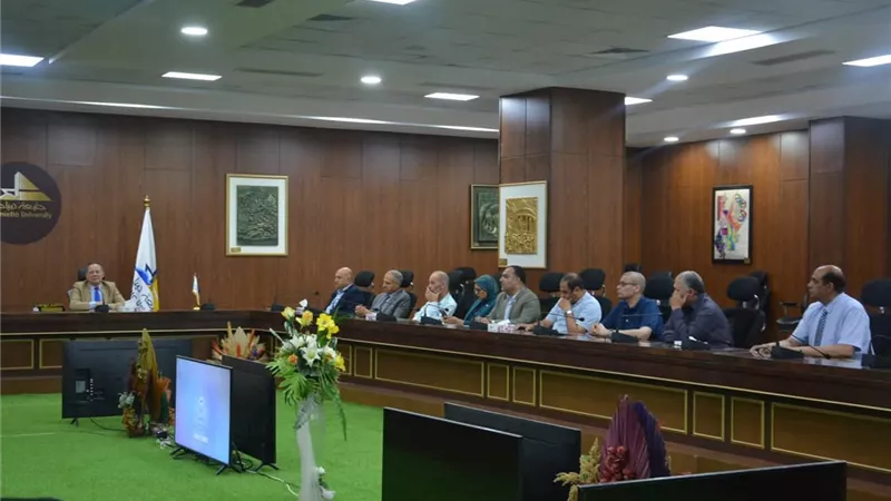 مجلس عمداء جامعة دمياط يناقش إعلان النتائج وتعزيز التحول الرقمي بالكليات