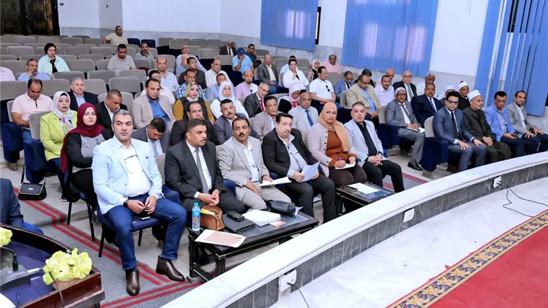 لا تهاون مع المخالفين.. محافظ سوهاج يتابع ملفات التصالح والتقنين وحياة كريمة