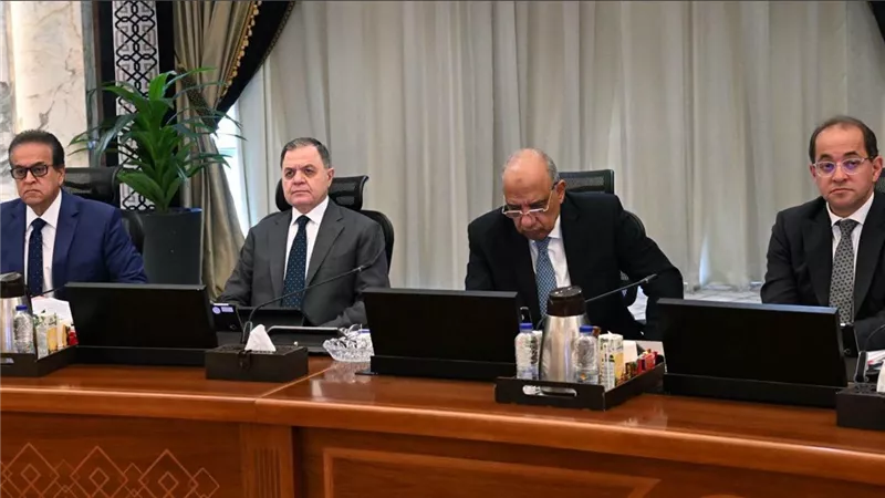 وزير الكهرباء يستعرض القدرات الحالية والمُخططة من الطاقات المتجددة