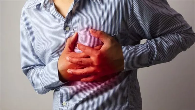 ارتفاع الحرارة قد يزيد لزوجة الدم.. طبيبة تحذر من مخاطر الجفاف على القلب