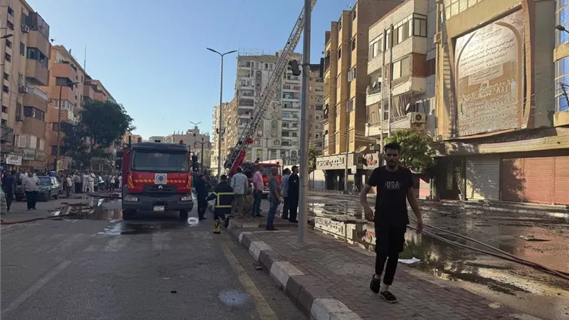 محافظ سوهاج يعلن السيطرة الكاملة على حريق برج معهد الاتصالات 