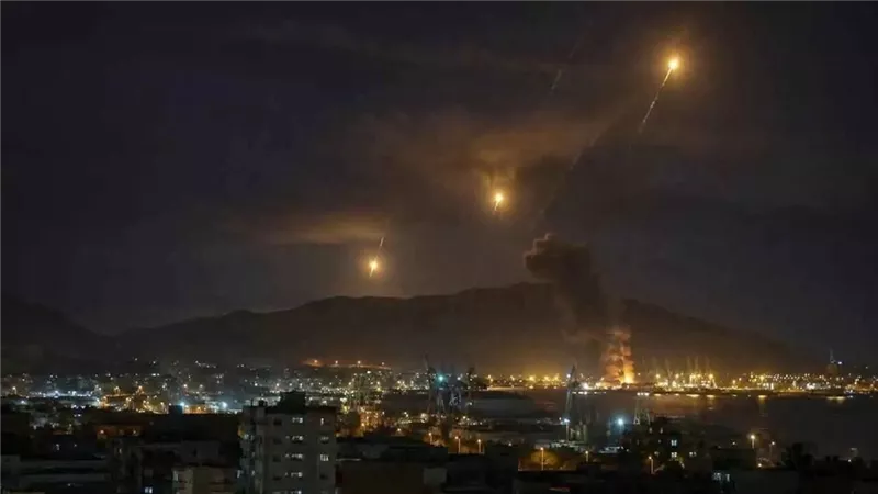 القيادة المركزية الأمريكية: بدأنا شن ضربات إضافية ضد إيران