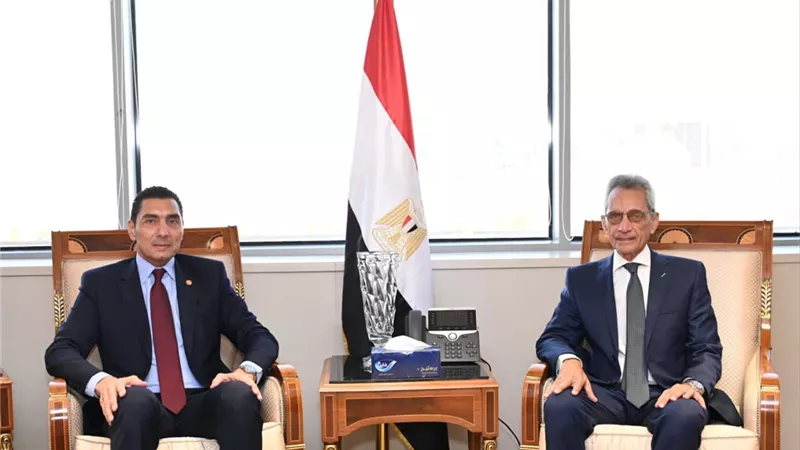 وزير الشباب والرياضة يلتقي  وزير شئون  المجالس النيابية