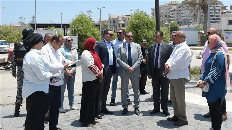 محافظ بورسعيد يوجه بتكثيف أعمال النظافة بحديقة الشاطئ ورفع الإشغالات بمحيطها