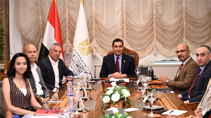 وزير الشباب والرياضة يلتقي مسؤولي شركة RMC لتنظيم الأحداث والفاعليات الرياضية