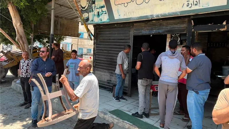 حملة موسعة لإزالة الإشغالات وإعادة الانضباط بشارع الغوري بحي الأربعين بالسويس