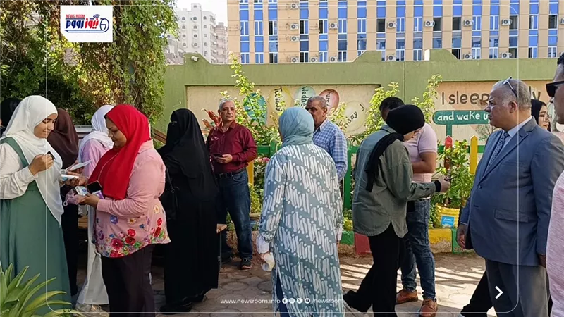 ابتسامات وارتياح طلاب الثانوية العامة بالفيوم بعد امتحاني الفيزياء والتاريخ