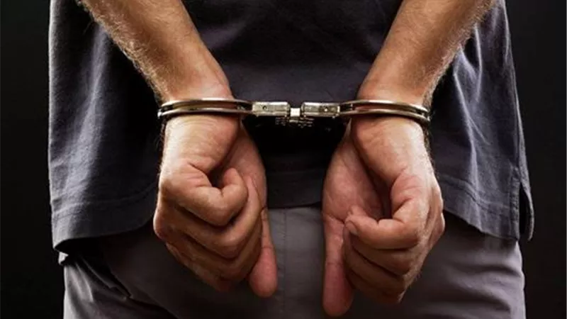 القبض على مبيض محارة تعدى على والده بالضرب وإضرام النيران بمنزله فى كرداسة