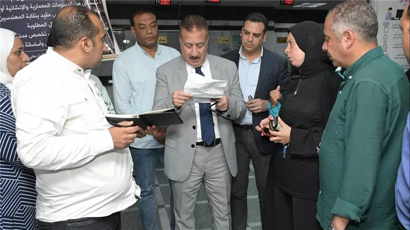  محافظ بورسعيد يشدد على سرعة إنجاز المعاملات وتقديم كافة التسهيلات للمواطنين
