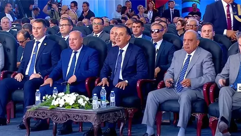 مباشر.. مدبولي يشهد تركيب وعاء ضغط المفاعل للوحدة الثانية لمحطة الضبعة النووية