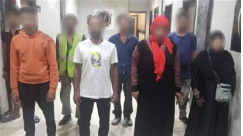 التحقيق مع 9 متهمين لاستغلال 10 أطفال في التسول وبيع السلع بإلحاح 