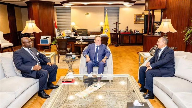 محافظ المركزي ووزير الخارجية ورئيس أفريكسيم يبحثون تعزيز التجارة والاستثمار