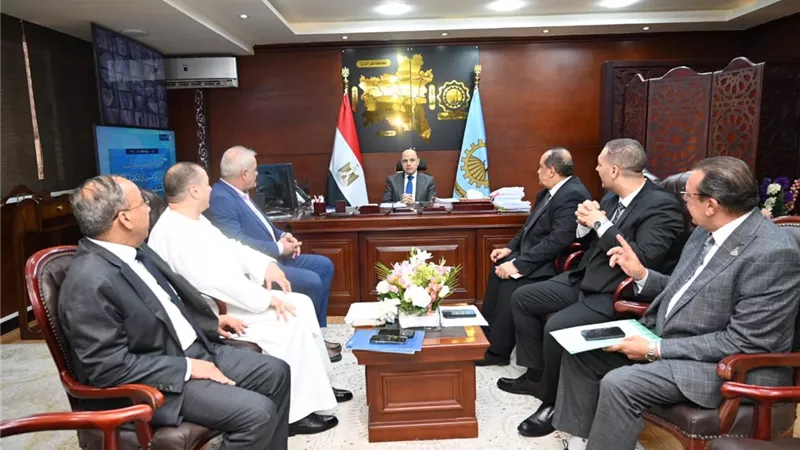 محافظ الغربية يلتقي أعضاء مجلسي النواب والشيوخ لبحث مشكلات الدوائر