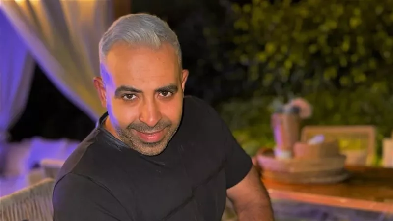 شعر أبيض .. محمد عدوية يلفت الأنظار بنيولوك قبل طرح ألبومه الجديد