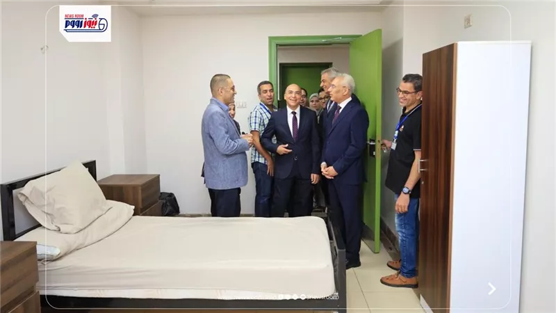 رئيس جامعة المنيا يفتتح السكن الفندقي للأطباء لدعم بيئة العمل وتحسين الجوده