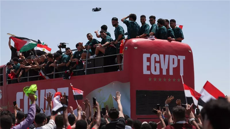 إكسترا نيوز: استقبال الرئيس للمنتخب رسالة تقدير.. والجماهير صنعت مشهدا تاريخيا