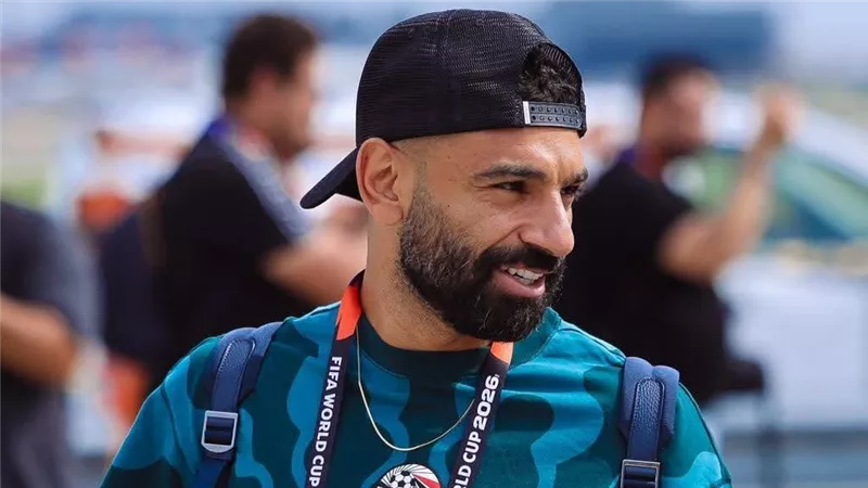 سعرها 22 مليون جنيه.. ساعات محمد صلاح تخطف الأضواء خلال استقبال بعثة المنتخب