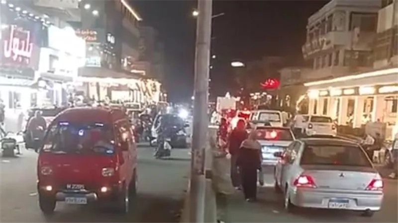 رأس البر تتألق ليلًا.. توافد كبير على شارع النيل حتى الصباح