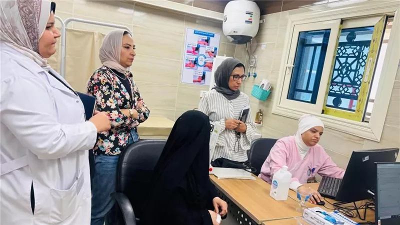 جولة ميدانية لمدير الرعاية الأولية بوحدة طب أسرة 24 أكتوبر      
