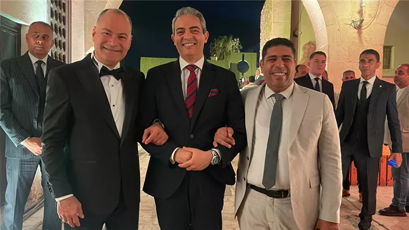 نقيب الإعلاميين والنائب عادل زيدان يلتقيان بحفل زفاف نجل الإعلامي نشأت الديهي