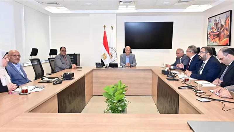 وزير الري يتابع تطوير قطاع الخزانات والقناطر الكبرى لتعزيز كفاءة إدارة المنشآت
