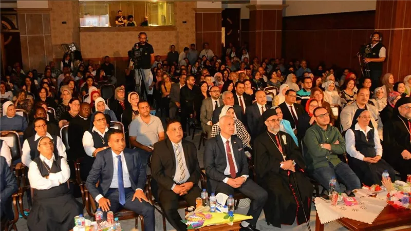 نائب رئيس جامعة أسيوط يشارك في احتفالية مرور 150 عامًا على تأسيس مدرسة راهبات 