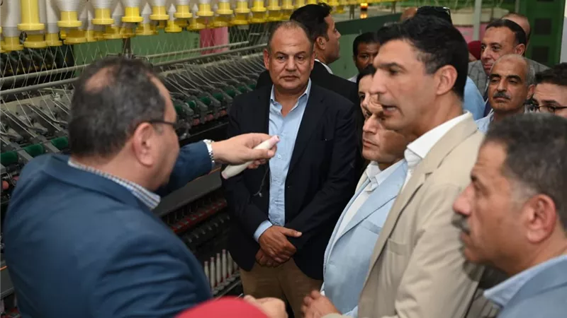 وزير الصناعة ومحافظ الغربية يتفقدان 3 مصانع متخصصة في الغزل والنسيج والملابس  