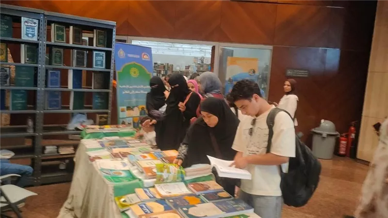 استمرار توافد زائري معرض مكتبة الإسكندرية على جناح الأعلى للشئون الإسلامية